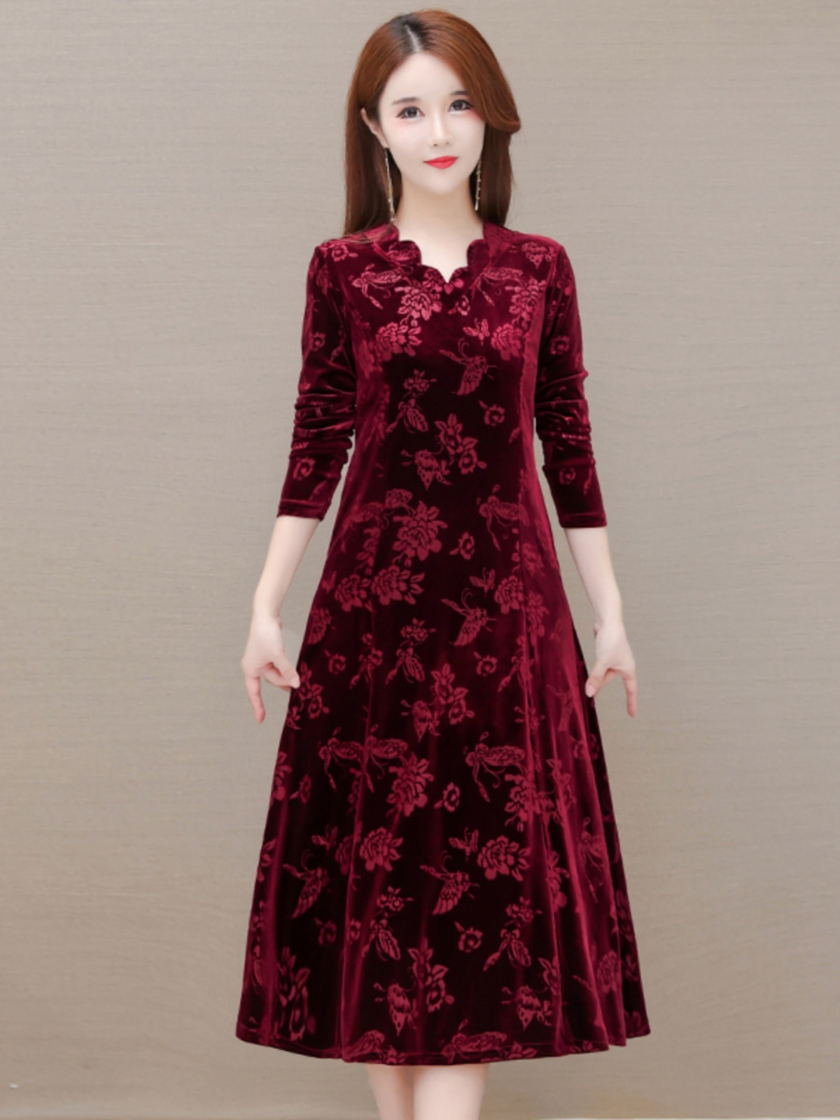 Women Fashion Over 60 - ชุดเดรสกำมะหยี่หรูหรา คอวี กระโปรงยาวปานกลาง ทรงเข้ารูป ไซส์ใหญ่ แฟชั่นใหม่สำหรับฤดูใบไม้ผลิและฤดูใบไม้ร่วง